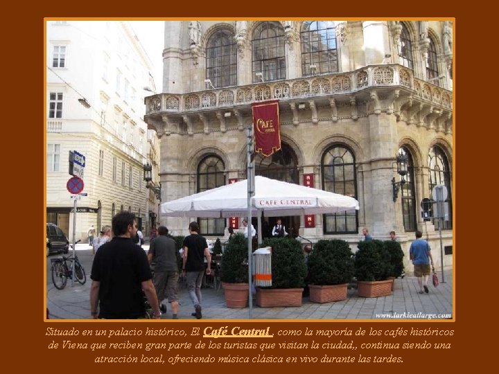 Situado en un palacio histórico, El Café Central , como la mayoría de los Situado en un palacio histórico, El Café Central , como la mayoría de los