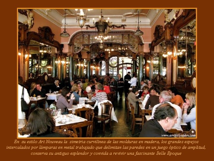 En su estilo Art Nouveau la simetria curvilínea de las molduras en madera, los En su estilo Art Nouveau la simetria curvilínea de las molduras en madera, los