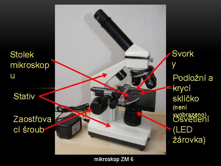 Stolek mikroskop u Svork y Podložní a krycí sklíčko Stativ (není vyobrazeno) Zaostřova cí