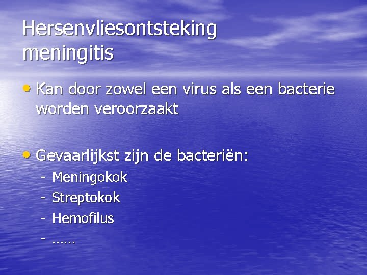 Hersenvliesontsteking meningitis • Kan door zowel een virus als een bacterie worden veroorzaakt •