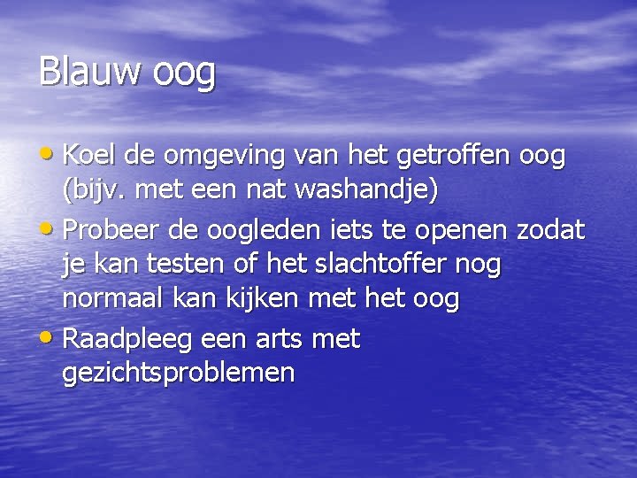 Blauw oog • Koel de omgeving van het getroffen oog (bijv. met een nat