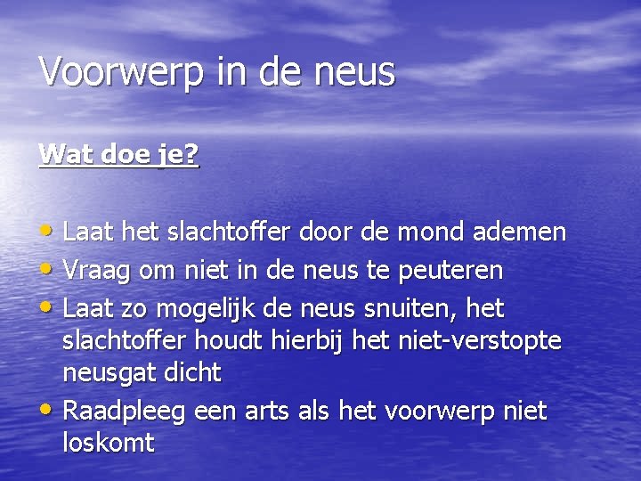 Voorwerp in de neus Wat doe je? • Laat het slachtoffer door de mond