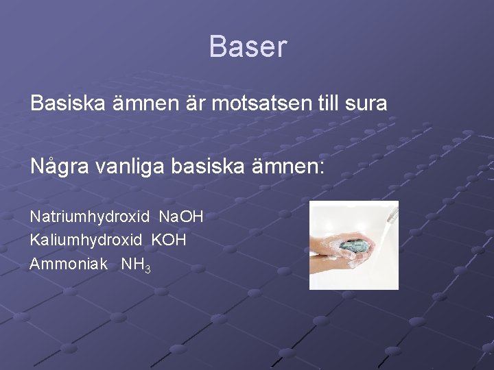 Baser Basiska ämnen är motsatsen till sura Några vanliga basiska ämnen: Natriumhydroxid Na. OH