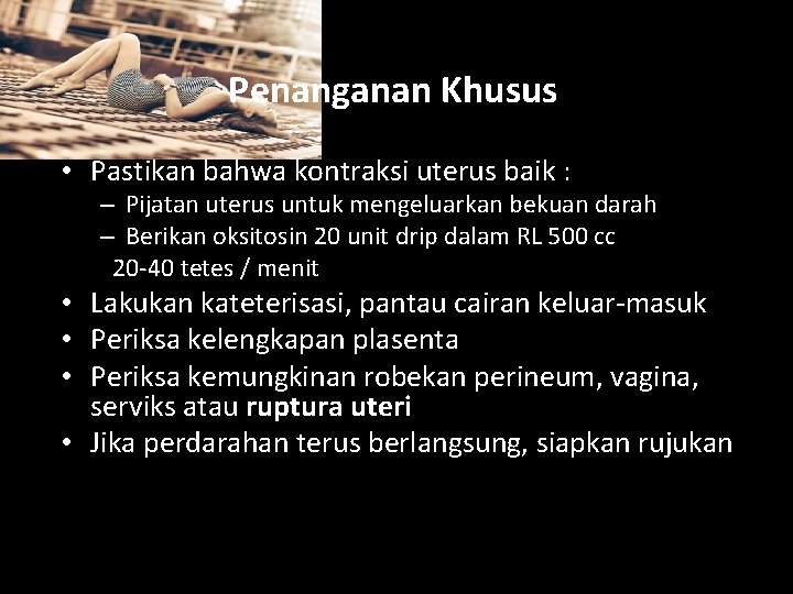 Penanganan Khusus • Pastikan bahwa kontraksi uterus baik : – Pijatan uterus untuk mengeluarkan