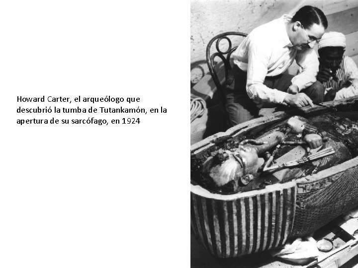 Howard Carter, el arqueólogo que descubrió la tumba de Tutankamón, en la apertura de