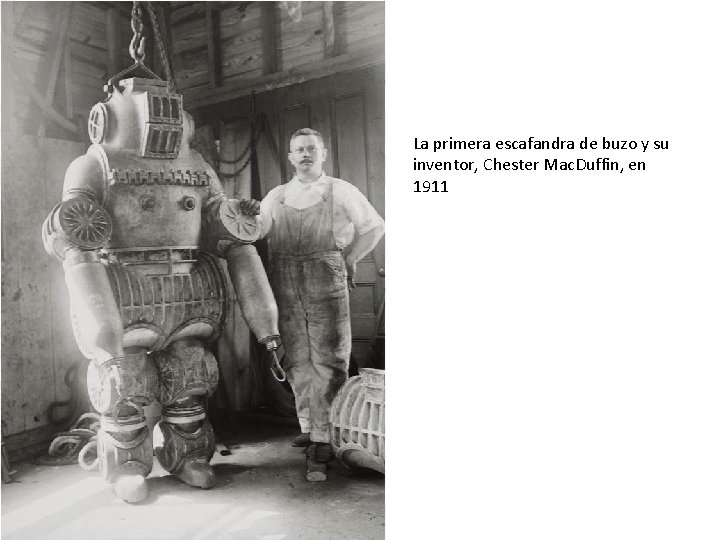 La primera escafandra de buzo y su inventor, Chester Mac. Duffin, en 1911 
