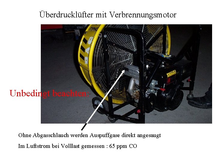 Überdrucklüfter mit Verbrennungsmotor Unbedingt beachten: Ohne Abgasschlauch werden Auspuffgase direkt angesaugt Im Luftstrom bei
