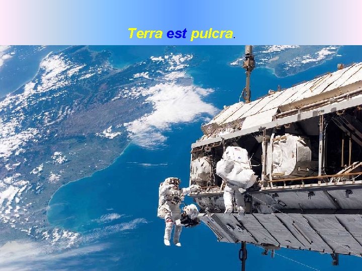 Terra est pulcra. 