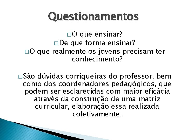 Questionamentos �O que ensinar? � De que forma ensinar? � O que realmente os