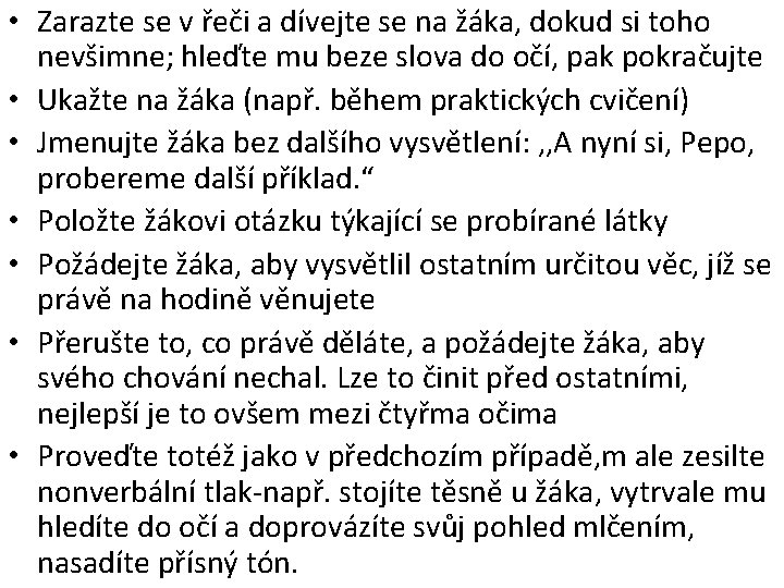  • Zarazte se v řeči a dívejte se na žáka, dokud si toho