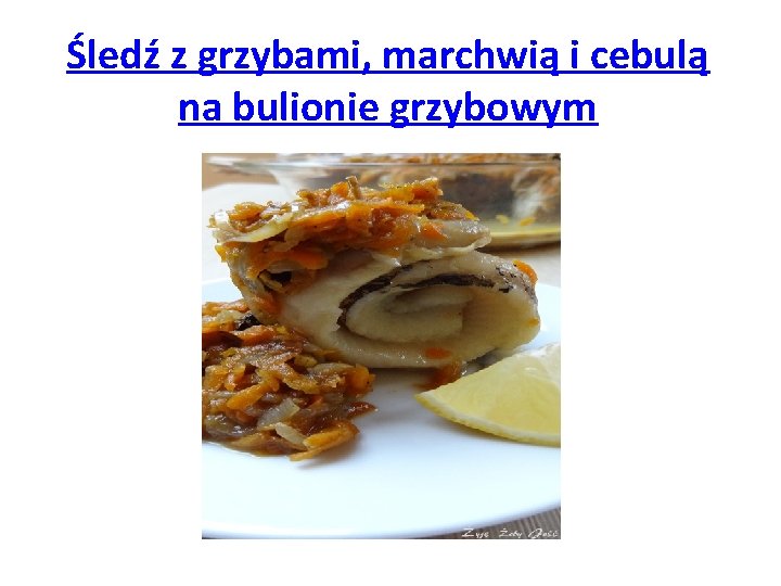 Śledź z grzybami, marchwią i cebulą na bulionie grzybowym 