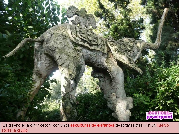 Se diseñó el jardín y decoró con unas esculturas de elefantes de largas patas