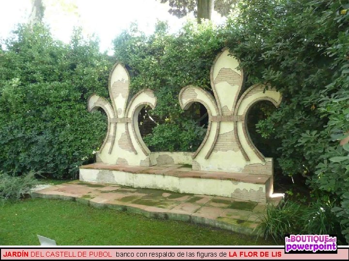 JARDÍN DEL CASTELL DE PUBOL banco con respaldo de las figuras de LA FLOR