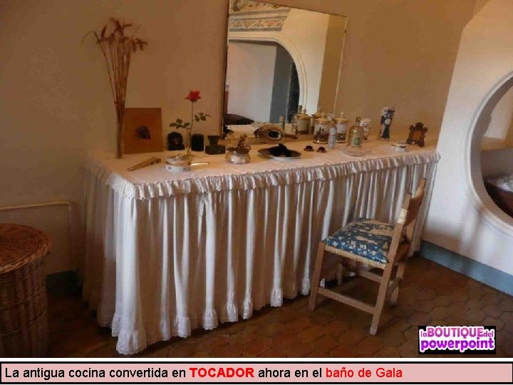 La antigua cocina convertida en TOCADOR ahora en el baño de Gala 