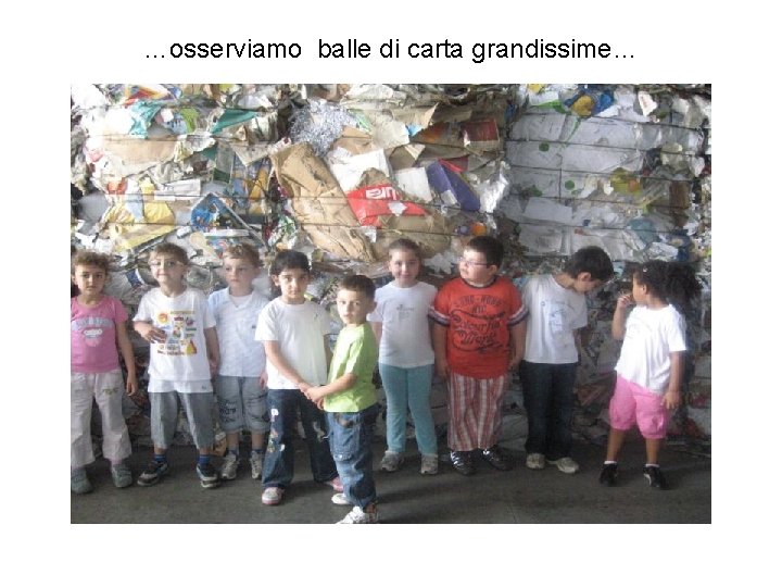 …osserviamo balle di carta grandissime… 