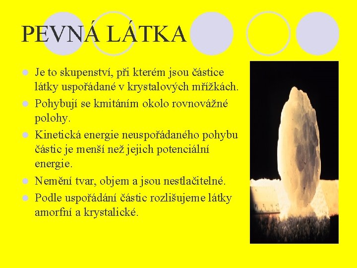 PEVNÁ LÁTKA l l l Je to skupenství, při kterém jsou částice látky uspořádané PEVNÁ LÁTKA l l l Je to skupenství, při kterém jsou částice látky uspořádané