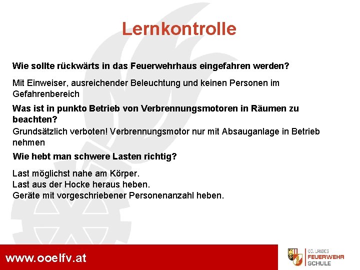 Lernkontrolle Wie sollte rückwärts in das Feuerwehrhaus eingefahren werden? Mit Einweiser, ausreichender Beleuchtung und