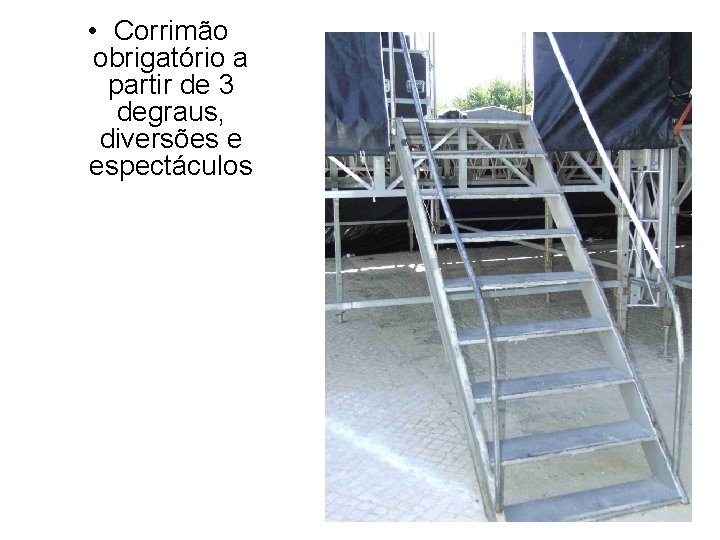  • Corrimão obrigatório a partir de 3 degraus, diversões e espectáculos 