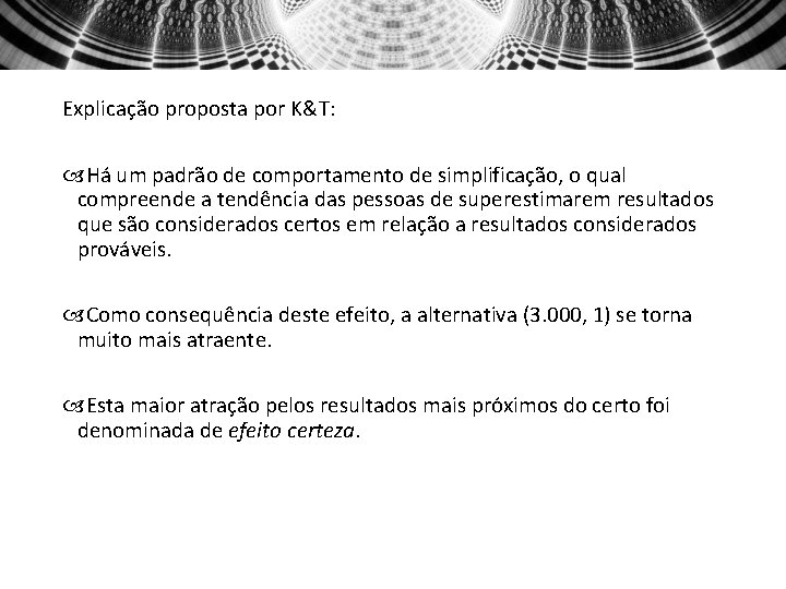 Explicação proposta por K&T: Há um padrão de comportamento de simplificação, o qual compreende