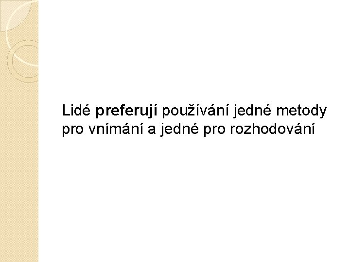 Lidé preferují používání jedné metody pro vnímání a jedné pro rozhodování 