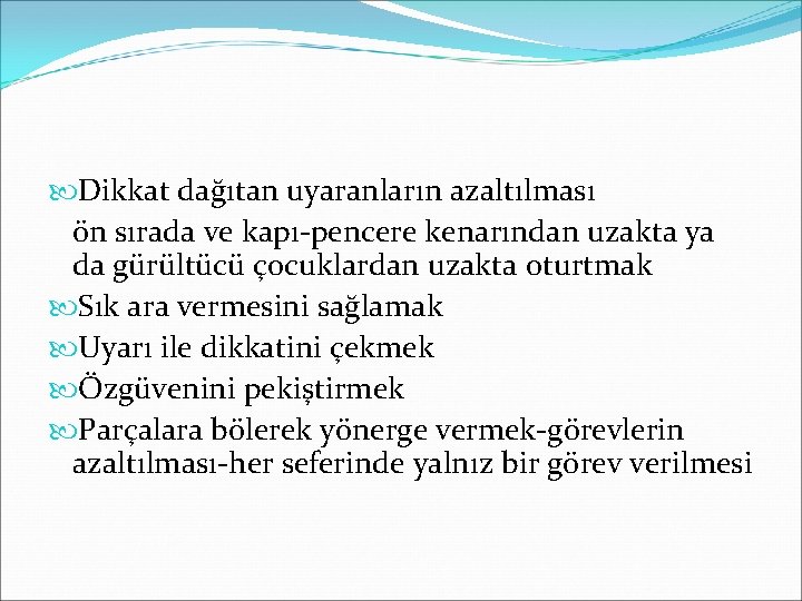  Dikkat dağıtan uyaranların azaltılması ön sırada ve kapı-pencere kenarından uzakta ya da gürültücü