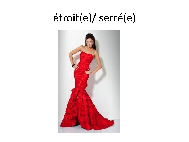 étroit(e)/ serré(e) 