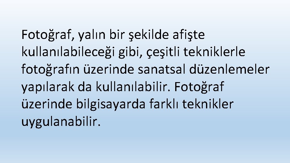 Fotoğraf, yalın bir şekilde afişte kullanılabileceği gibi, çeşitli tekniklerle fotoğrafın üzerinde sanatsal düzenlemeler yapılarak