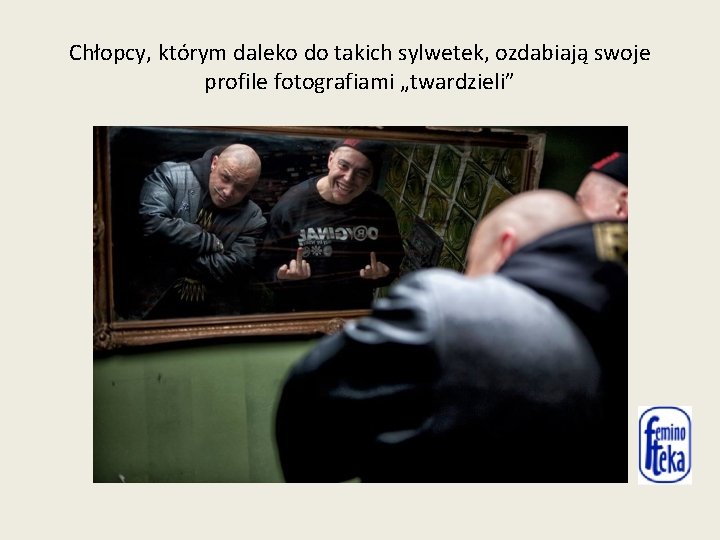 Chłopcy, którym daleko do takich sylwetek, ozdabiają swoje profile fotografiami „twardzieli” 