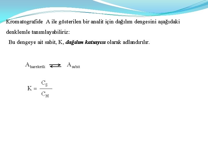 Kromatografide A ile gösterilen bir analit için dağılım dengesini aşağıdaki denklemle tanımlayabiliriz: Bu dengeye