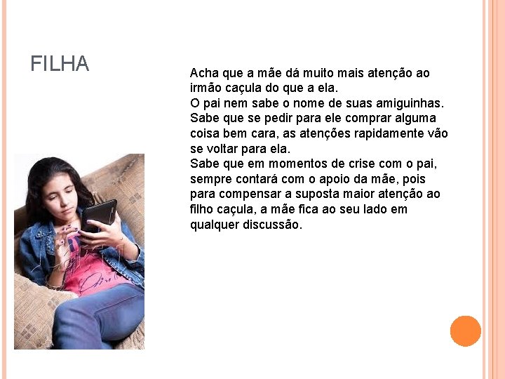 FILHA Acha que a mãe dá muito mais atenção ao irmão caçula do que