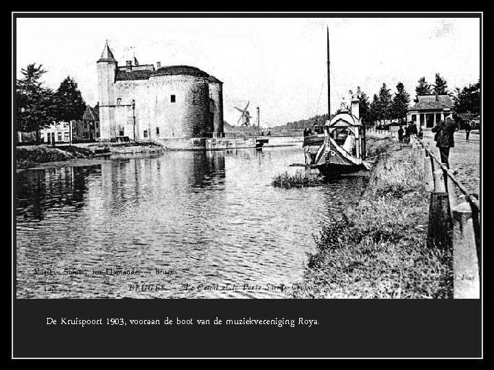 De Kruispoort 1903, vooraan de boot van de muziekvereniging Roya. 