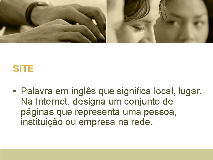 SITE • Palavra em inglês que significa local, lugar. Na Internet, designa um conjunto