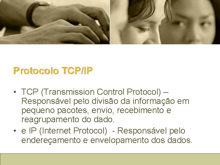 Protocolo TCP/IP • TCP (Transmission Control Protocol) – Responsável pelo divisão da informação em