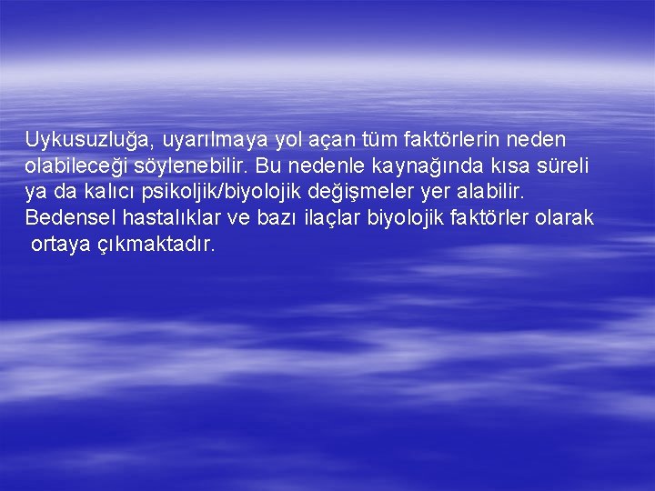 Uykusuzluğa, uyarılmaya yol açan tüm faktörlerin neden olabileceği söylenebilir. Bu nedenle kaynağında kısa süreli