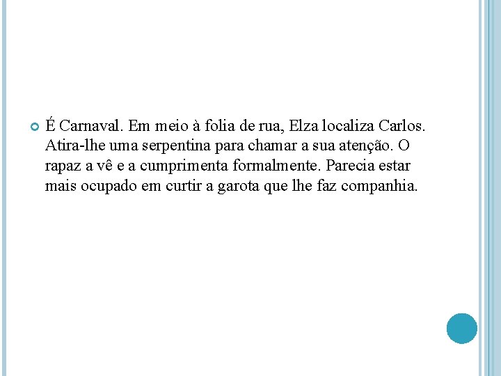  É Carnaval. Em meio à folia de rua, Elza localiza Carlos. Atira-lhe uma