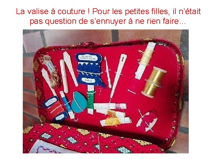 La valise à couture ! Pour les petites filles, il n’était pas question de