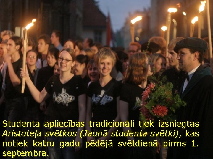 Studenta apliecības tradicionāli tiek izsniegtas Aristoteļa svētkos (Jaunā studenta svētki), kas notiek katru gadu