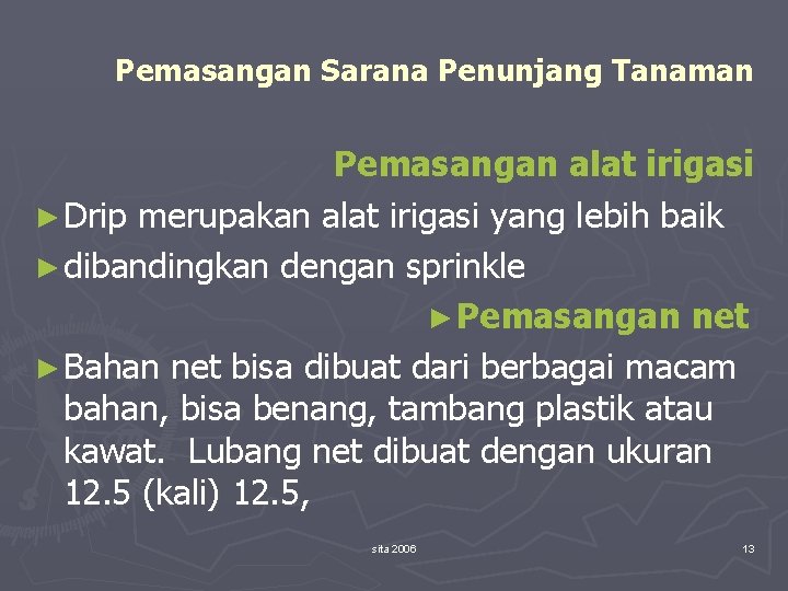 Pemasangan Sarana Penunjang Tanaman Pemasangan alat irigasi ► Drip merupakan alat irigasi yang lebih