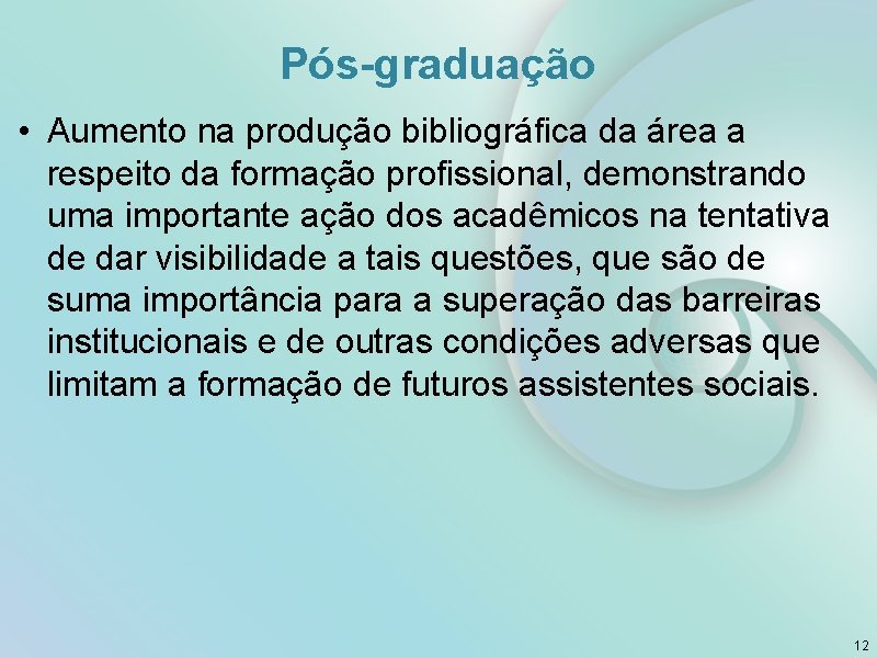 Pós-graduação • Aumento na produção bibliográfica da área a respeito da formação profissional, demonstrando