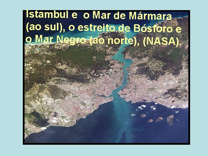Istambul e o Mar de Mármara (ao sul), o estreito de Bósforo e o