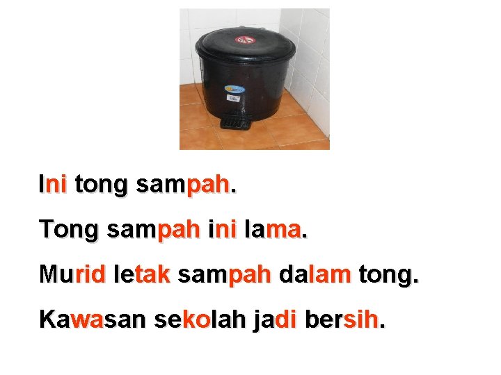 Ini tong sampah. Tong sampah ini lama. Murid letak sampah dalam tong. Kawasan sekolah