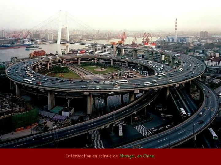 Intersection en spirale de Shangai, en Chine. 