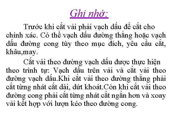 Ghi nhớ: Trước khi cắt vải phải vạch dấu để cắt cho chính xác.