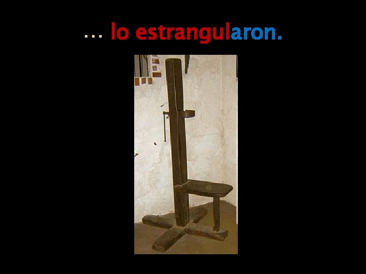 … lo estrangularon. … lo estrangularon.