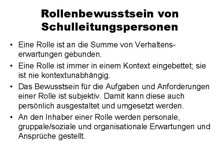 Rollenbewusstsein von Schulleitungspersonen • Eine Rolle ist an die Summe von Verhaltenserwartungen gebunden. •