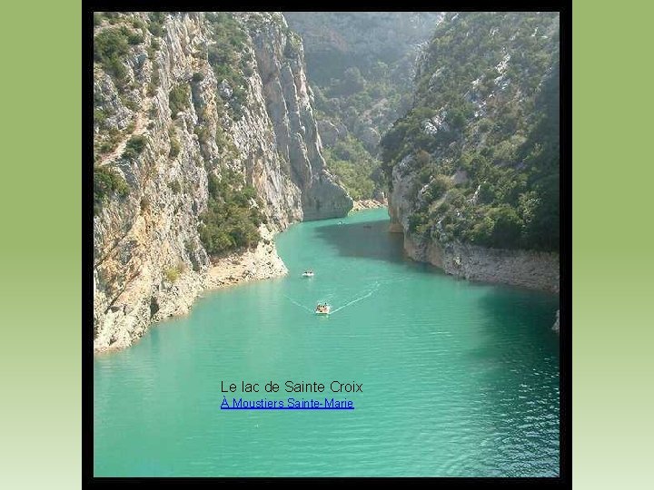 Le lac de Sainte Croix À Moustiers Sainte-Marie 