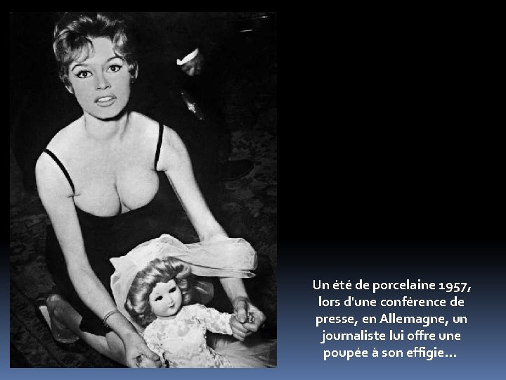 Un été de porcelaine 1957, lors d'une conférence de presse, en Allemagne, un journaliste