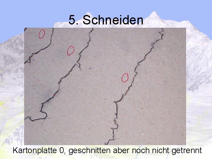 5. Schneiden Kartonplatte 0, geschnitten aber noch nicht getrennt 