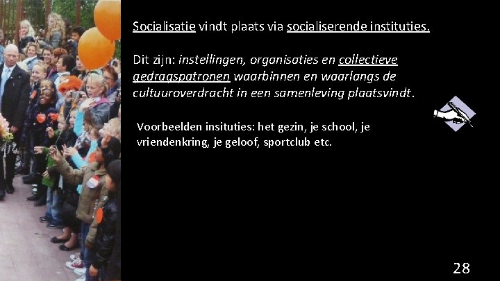 Socialisatie vindt plaats via socialiserende instituties. Dit zijn: instellingen, organisaties en collectieve gedragspatronen waarbinnen