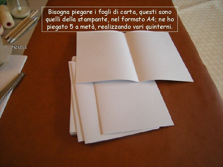 Bisogna piegare i fogli di carta, questi sono quelli della stampante, nel formato A